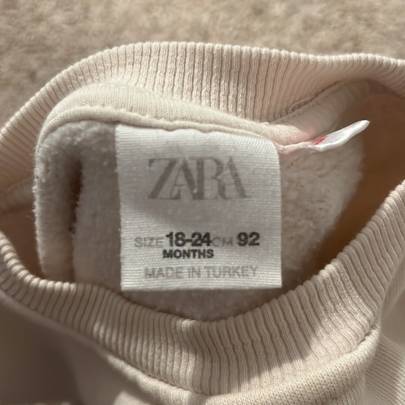 A thick Zara sweater - Picture 3 of 3
